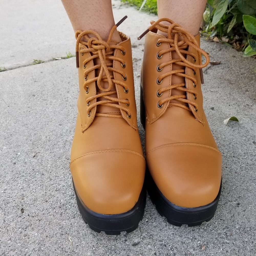 Chunky 90s Grunge Platform Ankle Booties - Picture 3 of 6